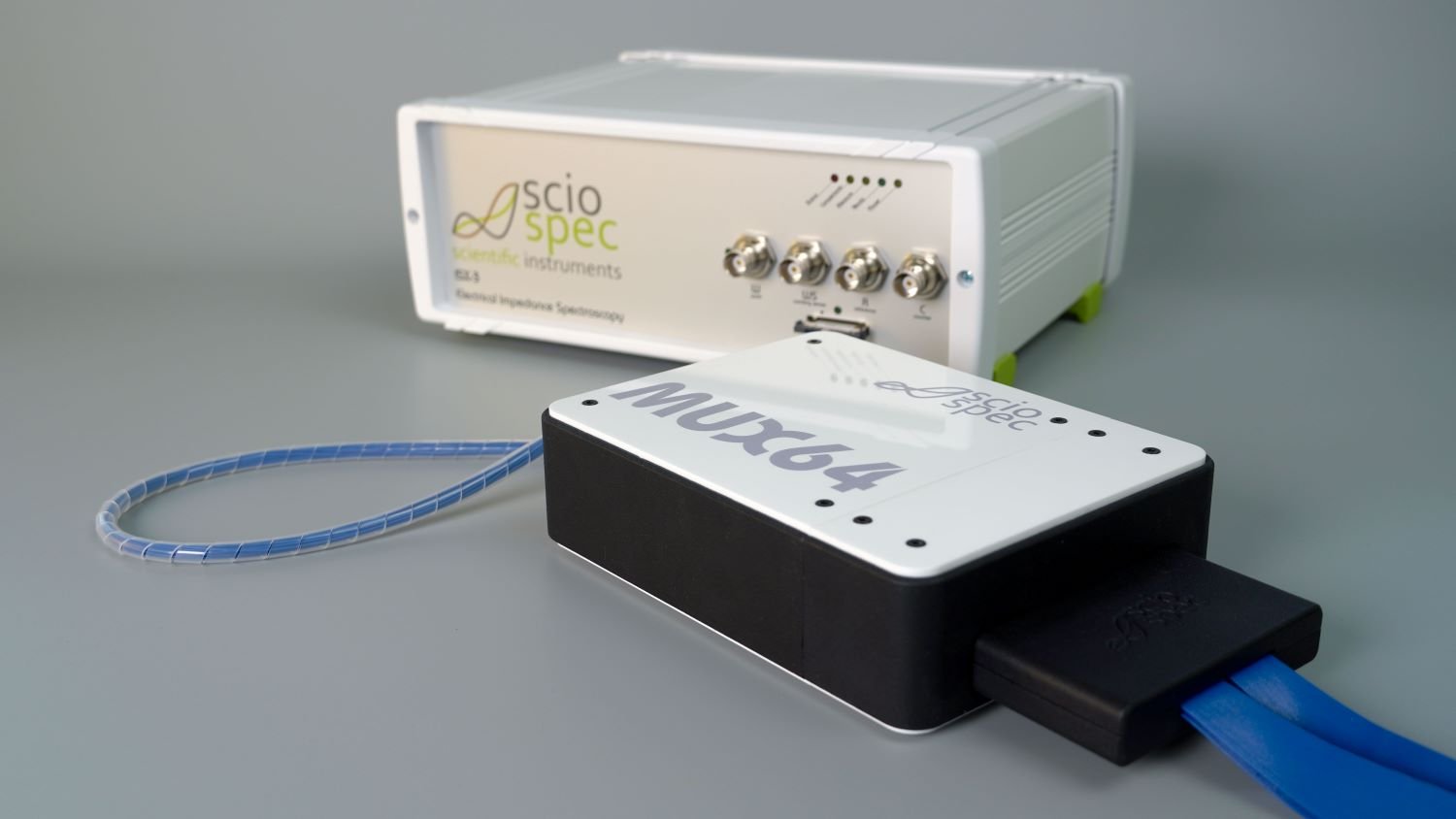 Modular bioimpedance setup with Sciospec ISX-3 and MUX system for high-throughput, multi-channel measurements.